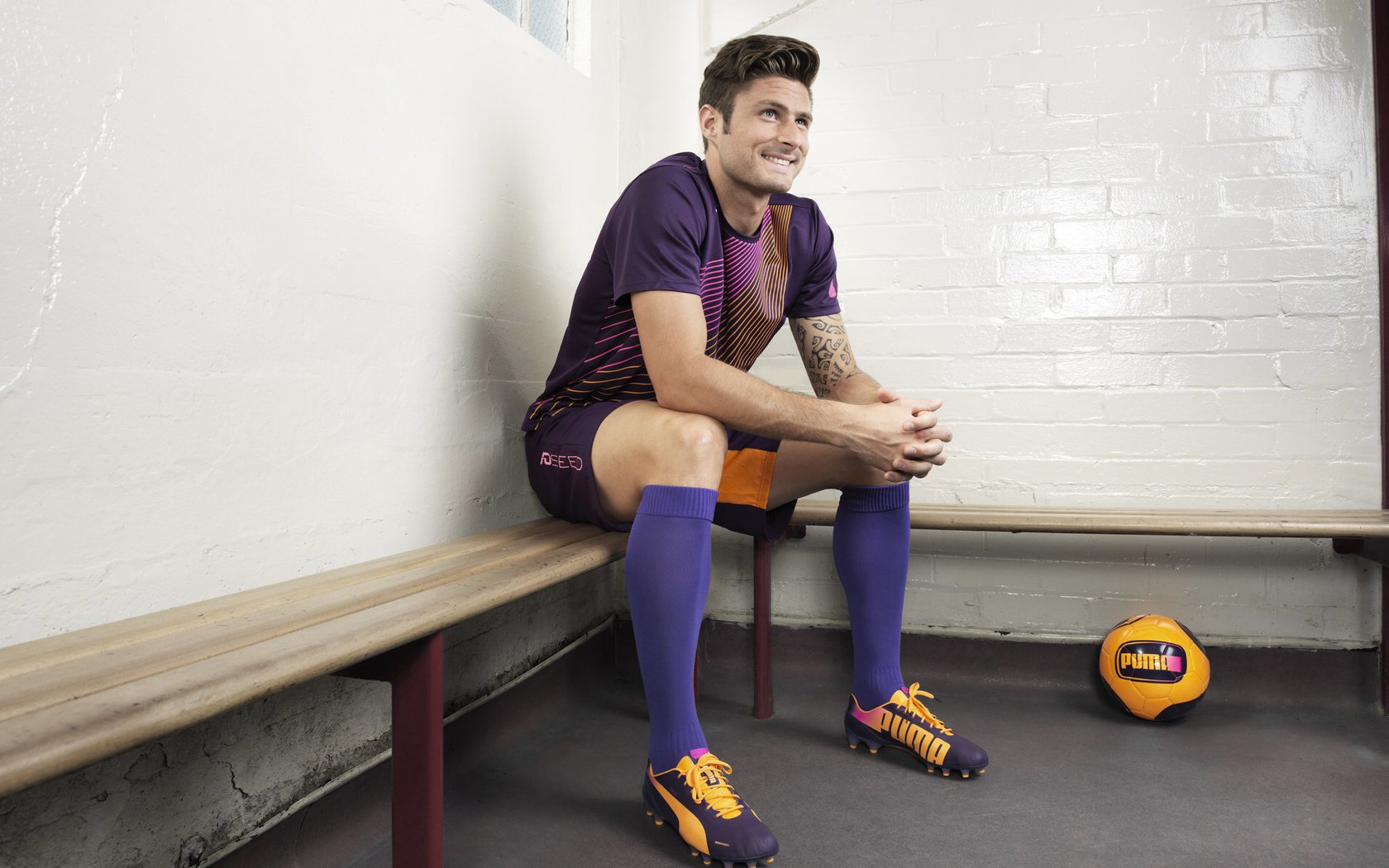 东亚杯国足爆冷 战术思路引发讨论，东亚杯国足首发